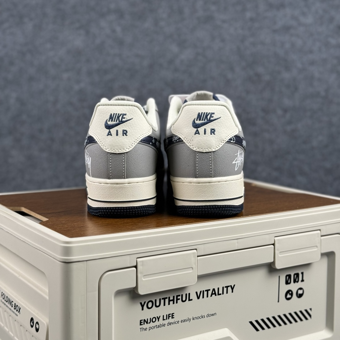 260 Nike Air Force 1 Low x Stüssy 联名 复古街头 质感拉满 当传奇鞋型遇上西海岸潮流符号 SS1979-014-Chinese UA Cheap High Quatity Brand Clothes Bags handbags Sneakers wholesale wholesaler seller from China Factory suppliers Fashion Clothing Shoes best Quality Beautiful Price 260 Nike Air Force 1 Low x Stüssy 联名 复古街头 质感拉满 当传奇鞋型遇上西海岸潮流符号 SS1979-014