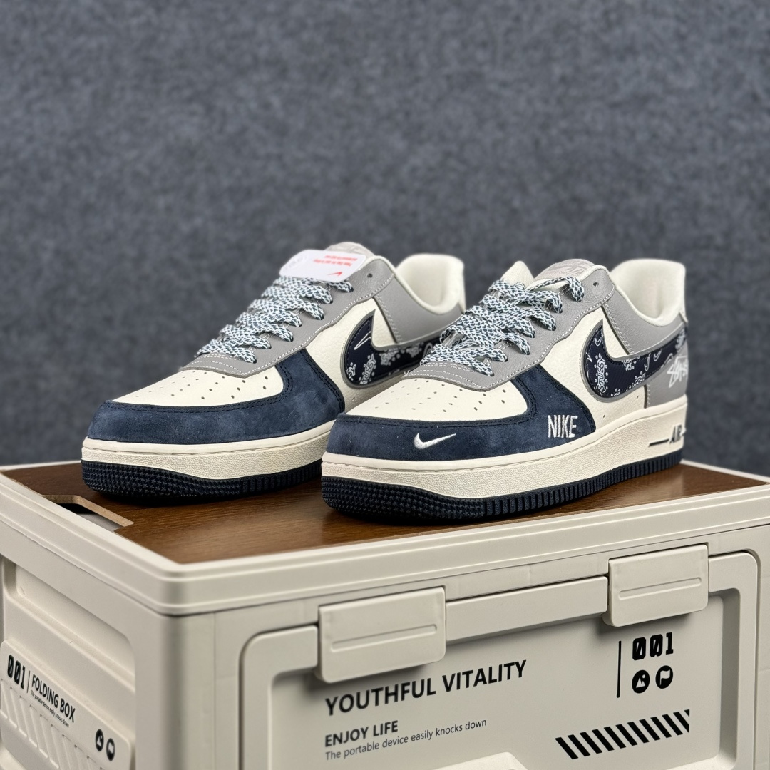 260 Nike Air Force 1 Low x Stüssy 联名 复古街头 质感拉满 当传奇鞋型遇上西海岸潮流符号 SS1979-014-Chinese UA Cheap High Quatity Brand Clothes Bags handbags Sneakers wholesale wholesaler seller from China Factory suppliers Fashion Clothing Shoes best Quality Beautiful Price 260 Nike Air Force 1 Low x Stüssy 联名 复古街头 质感拉满 当传奇鞋型遇上西海岸潮流符号 SS1979-014