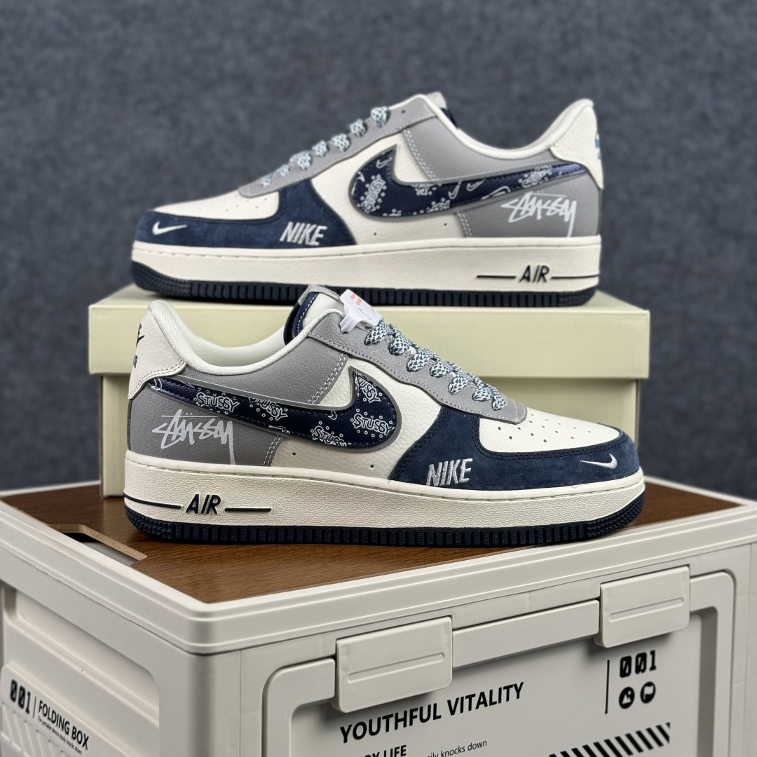 260 Nike Air Force 1 Low x Stüssy 联名 复古街头 质感拉满 当传奇鞋型遇上西海岸潮流符号 SS1979-014-Chinese UA Cheap High Quatity Brand Clothes Bags handbags Sneakers wholesale wholesaler seller from China Factory suppliers Fashion Clothing Shoes best Quality Beautiful Price 260 Nike Air Force 1 Low x Stüssy 联名 复古街头 质感拉满 当传奇鞋型遇上西海岸潮流符号 SS1979-014