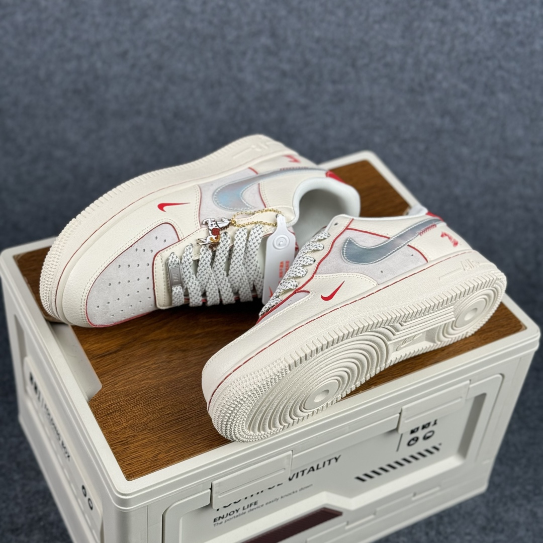 260 Nike Air Force 1 Low 2026 丙午马年限定款 采用米白 浅灰柔和配色 XT6998-107