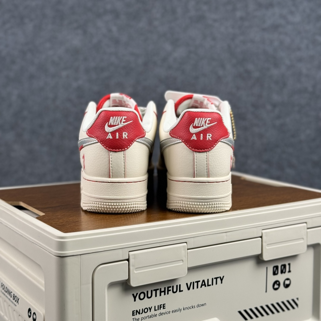 260 Nike Air Force 1 Low 2026 丙午马年限定款 采用米白 浅灰柔和配色 XT6998-107