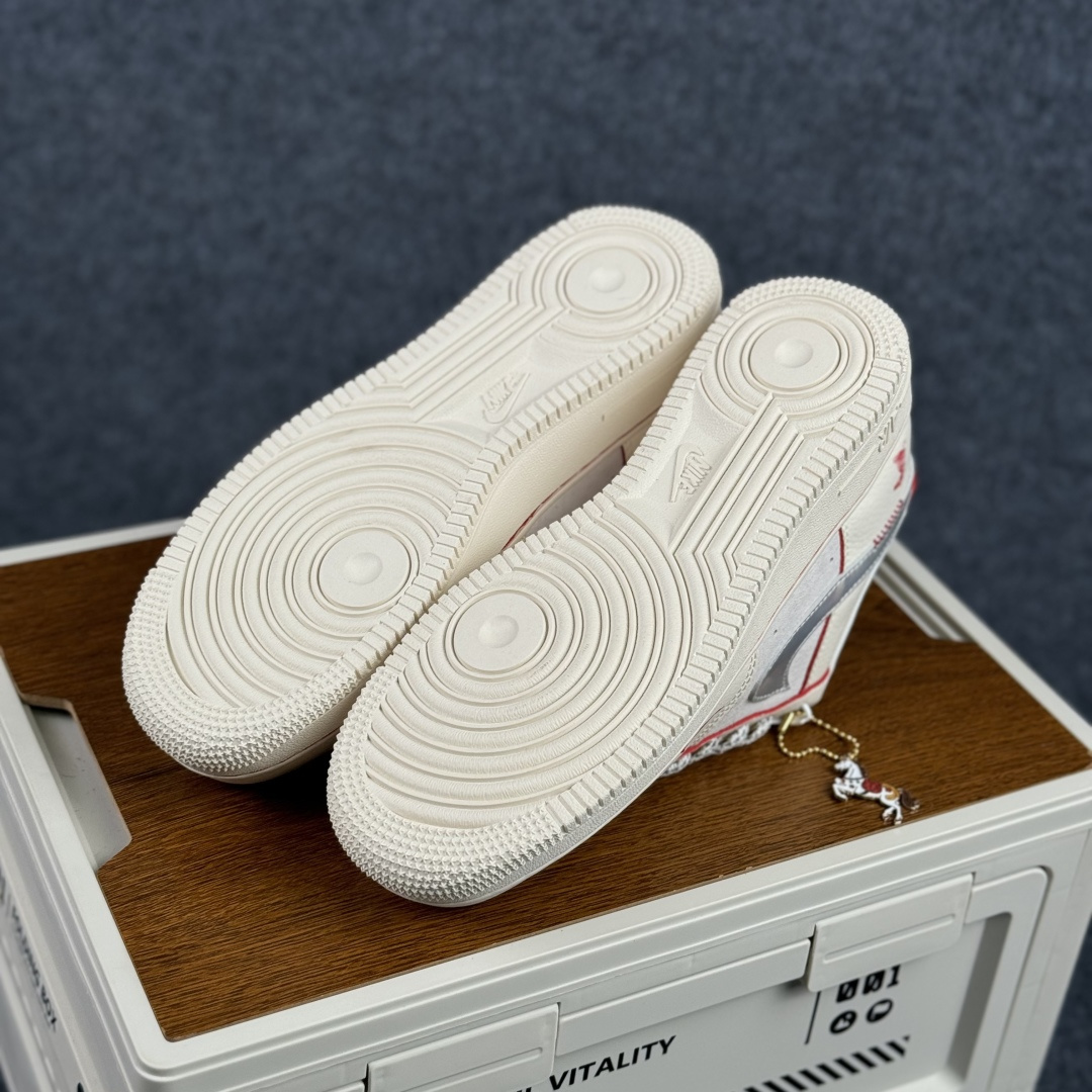 260 Nike Air Force 1 Low 2026 丙午马年限定款 采用米白 浅灰柔和配色 XT6998-107