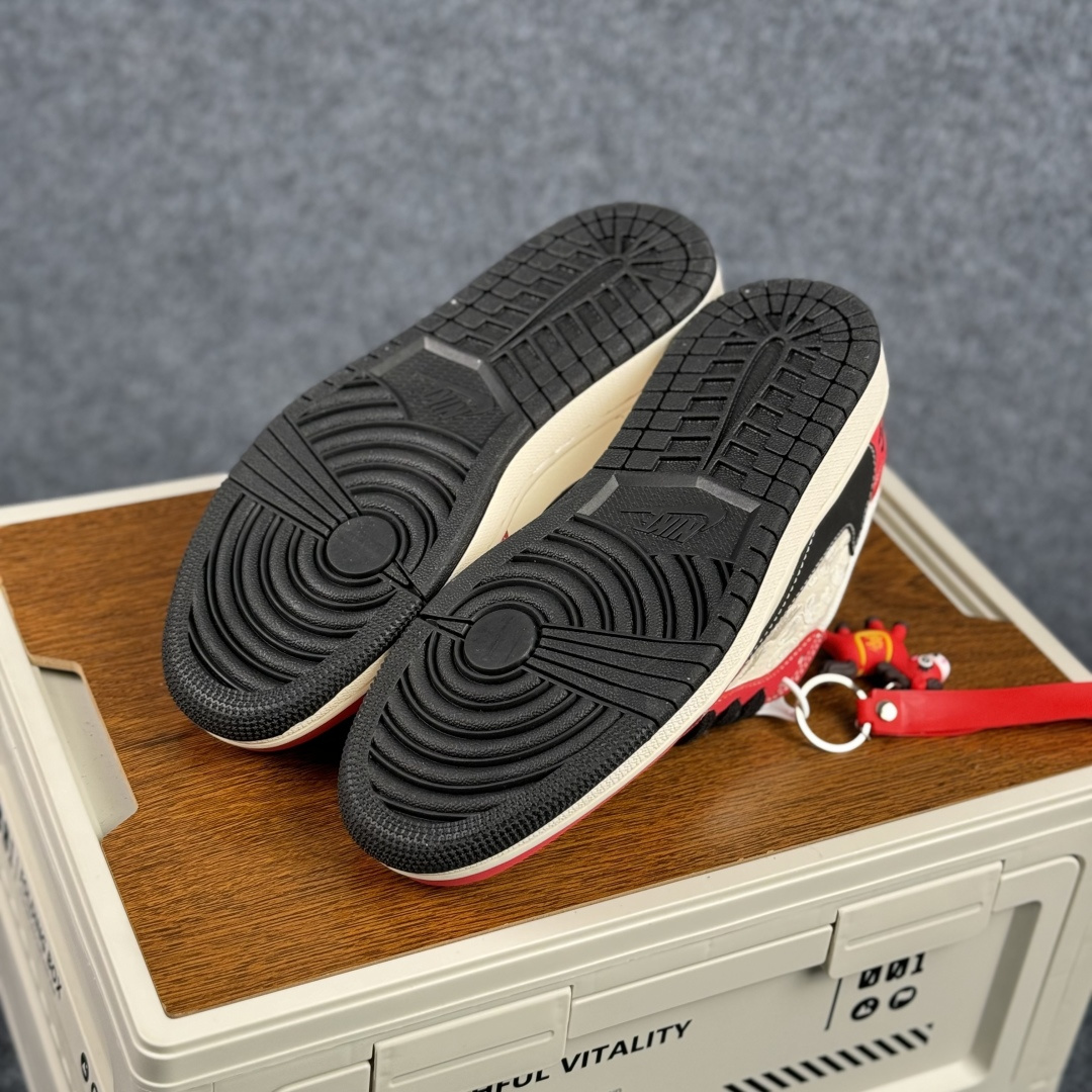 280 马年定制 Air Jordan Low 红运开年 步步生风 当经典芝加哥配色遇上甲辰马年的祥瑞图腾 MY9969-801-Chinese UA Cheap High Quatity Brand Clothes Bags handbags Sneakers wholesale wholesaler seller from China Factory suppliers Fashion Clothing Shoes best Quality Beautiful Price 280 马年定制 Air Jordan Low 红运开年 步步生风 当经典芝加哥配色遇上甲辰马年的祥瑞图腾 MY9969-801