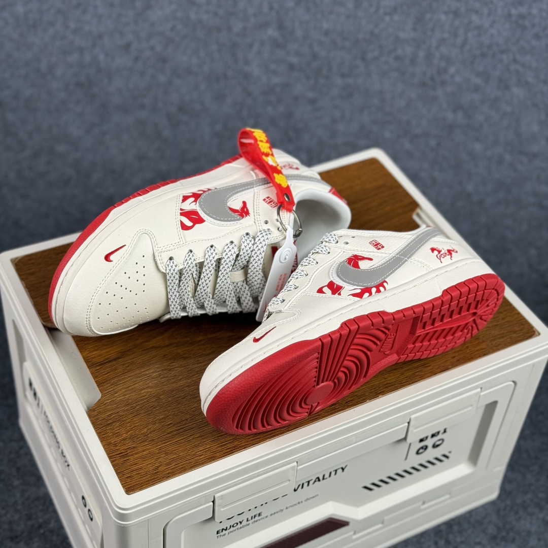 2026马年限定 Nike Dunk Low 踏火追风 红运开年 ZH2598-805-Top High Quatity Cheap Sneakers Fashion Clothing Clothes Bags handbags Shoes of all Brand wholesale With The best Quality And Beautiful Price from China Factory Chinese suppliers wholesaler seller 2026马年限定 Nike Dunk Low 踏火追风 红运开年 ZH2598-805