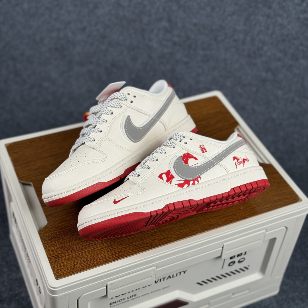 2026马年限定 Nike Dunk Low 踏火追风 红运开年 ZH2598-805-Top High Quatity Cheap Sneakers Fashion Clothing Clothes Bags handbags Shoes of all Brand wholesale With The best Quality And Beautiful Price from China Factory Chinese suppliers wholesaler seller 2026马年限定 Nike Dunk Low 踏火追风 红运开年 ZH2598-805