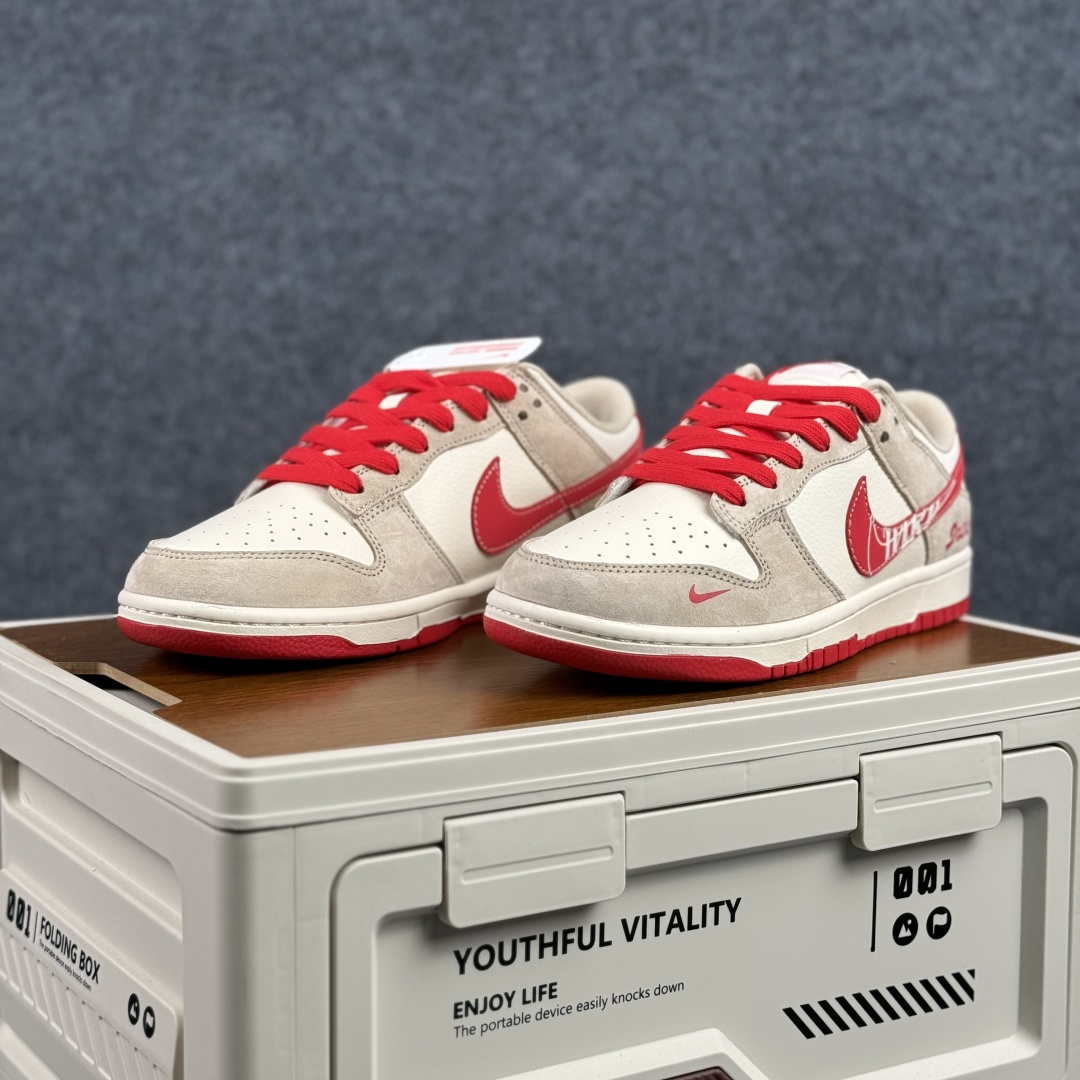 Nike Dunk Low 2026 丙午马年限定款 采用浅灰麂皮 XT6998-120-Top High Quatity Cheap Sneakers Fashion Clothing Clothes Bags handbags Shoes of all Brand wholesale With The best Quality And Beautiful Price from China Factory Chinese suppliers wholesaler seller Nike Dunk Low 2026 丙午马年限定款 采用浅灰麂皮 XT6998-120