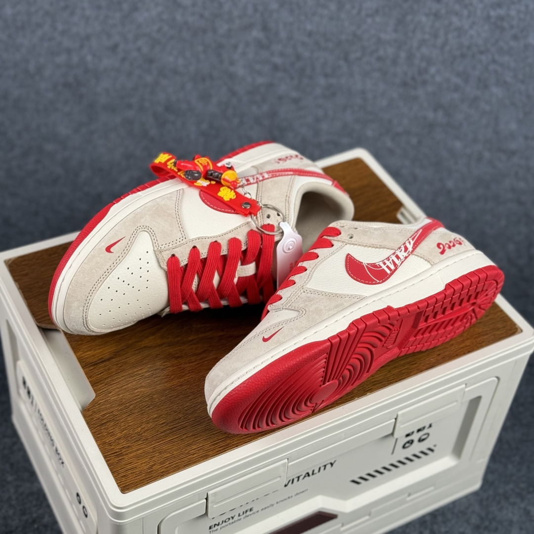 Nike Dunk Low 2026 丙午马年限定款 采用浅灰麂皮 XT6998-120-Top High Quatity Cheap Sneakers Fashion Clothing Clothes Bags handbags Shoes of all Brand wholesale With The best Quality And Beautiful Price from China Factory Chinese suppliers wholesaler seller Nike Dunk Low 2026 丙午马年限定款 采用浅灰麂皮 XT6998-120