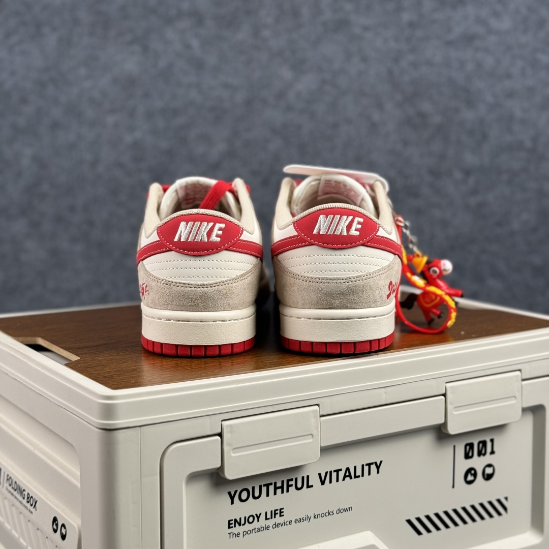 Nike Dunk Low 2026 丙午马年限定款 采用浅灰麂皮 XT6998-120-Top High Quatity Cheap Sneakers Fashion Clothing Clothes Bags handbags Shoes of all Brand wholesale With The best Quality And Beautiful Price from China Factory Chinese suppliers wholesaler seller Nike Dunk Low 2026 丙午马年限定款 采用浅灰麂皮 XT6998-120