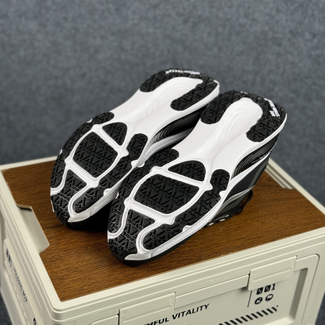 190 J版 Nike Air Zoom Vomero 18 GTX 登月18 缓震休闲跑鞋 HQ7001-002-Chinese UA Cheap High Quatity Brand Clothes Bags handbags Sneakers wholesale wholesaler seller from China Factory suppliers Fashion Clothing Shoes best Quality Beautiful Price 190 J版 Nike Air Zoom Vomero 18 GTX 登月18 缓震休闲跑鞋 HQ7001-002