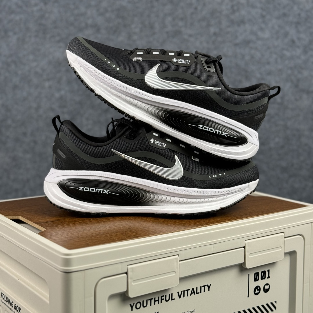 190 J版 Nike Air Zoom Vomero 18 GTX 登月18 缓震休闲跑鞋 HQ7001-002-Chinese UA Cheap High Quatity Brand Clothes Bags handbags Sneakers wholesale wholesaler seller from China Factory suppliers Fashion Clothing Shoes best Quality Beautiful Price 190 J版 Nike Air Zoom Vomero 18 GTX 登月18 缓震休闲跑鞋 HQ7001-002