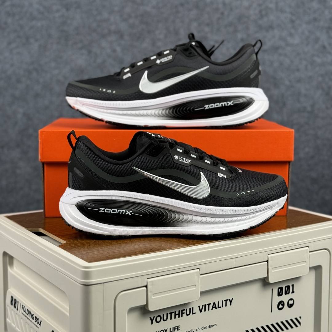 190 J版 Nike Air Zoom Vomero 18 GTX 登月18 缓震休闲跑鞋 HQ7001-002-Chinese UA Cheap High Quatity Brand Clothes Bags handbags Sneakers wholesale wholesaler seller from China Factory suppliers Fashion Clothing Shoes best Quality Beautiful Price 190 J版 Nike Air Zoom Vomero 18 GTX 登月18 缓震休闲跑鞋 HQ7001-002