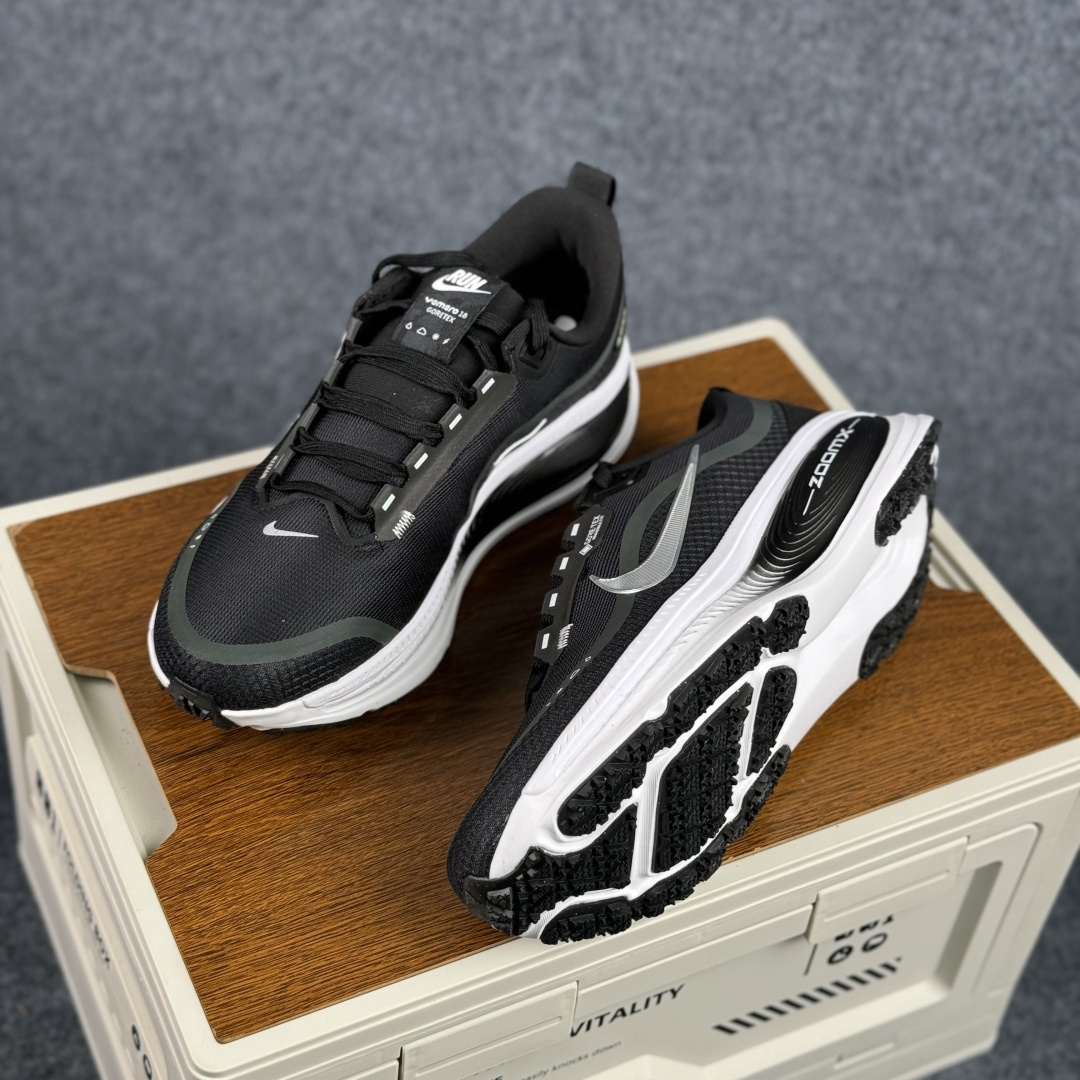 190 J版 Nike Air Zoom Vomero 18 GTX 登月18 缓震休闲跑鞋 HQ7001-002-Chinese UA Cheap High Quatity Brand Clothes Bags handbags Sneakers wholesale wholesaler seller from China Factory suppliers Fashion Clothing Shoes best Quality Beautiful Price 190 J版 Nike Air Zoom Vomero 18 GTX 登月18 缓震休闲跑鞋 HQ7001-002