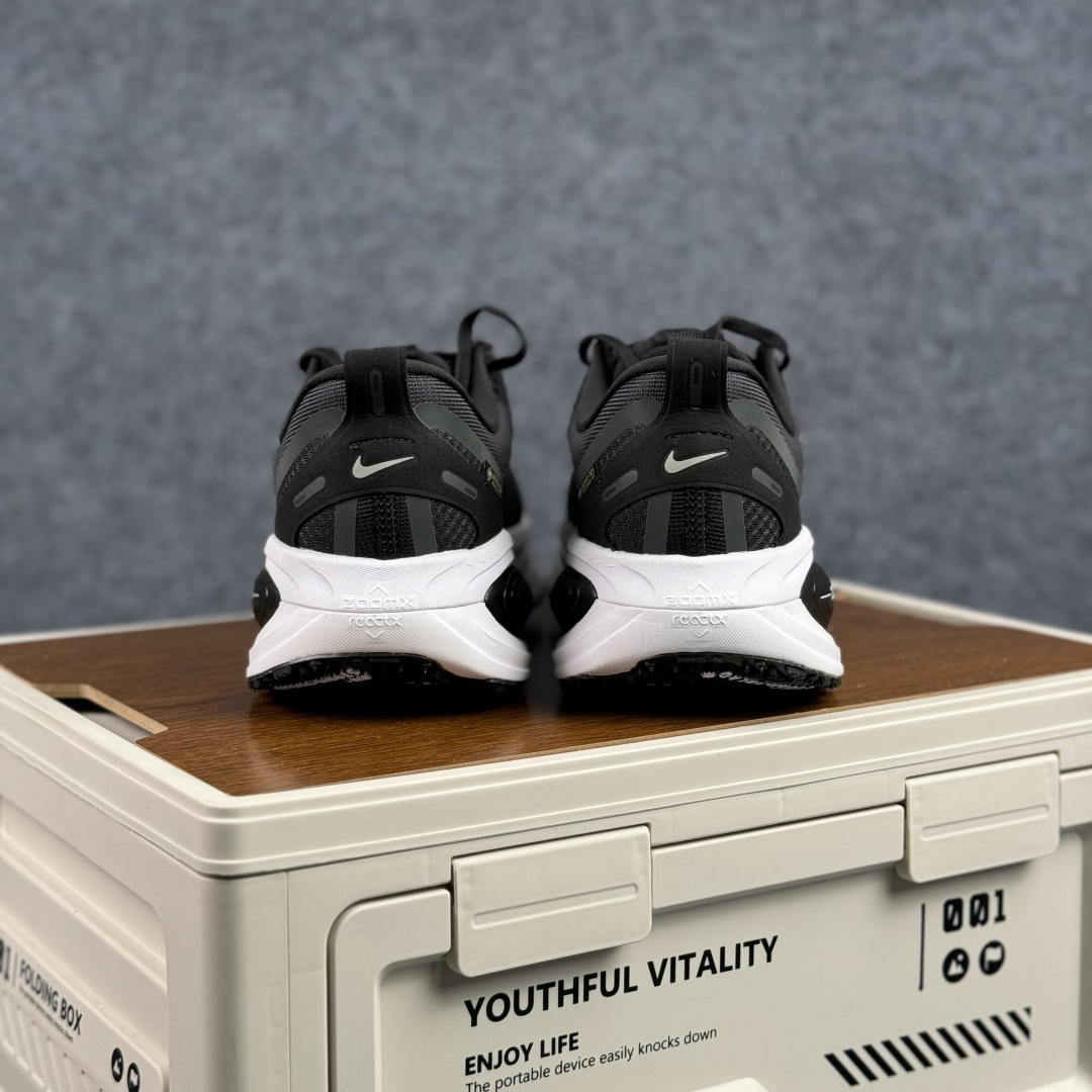 190 J版 Nike Air Zoom Vomero 18 GTX 登月18 缓震休闲跑鞋 HQ7001-002-Chinese UA Cheap High Quatity Brand Clothes Bags handbags Sneakers wholesale wholesaler seller from China Factory suppliers Fashion Clothing Shoes best Quality Beautiful Price 190 J版 Nike Air Zoom Vomero 18 GTX 登月18 缓震休闲跑鞋 HQ7001-002