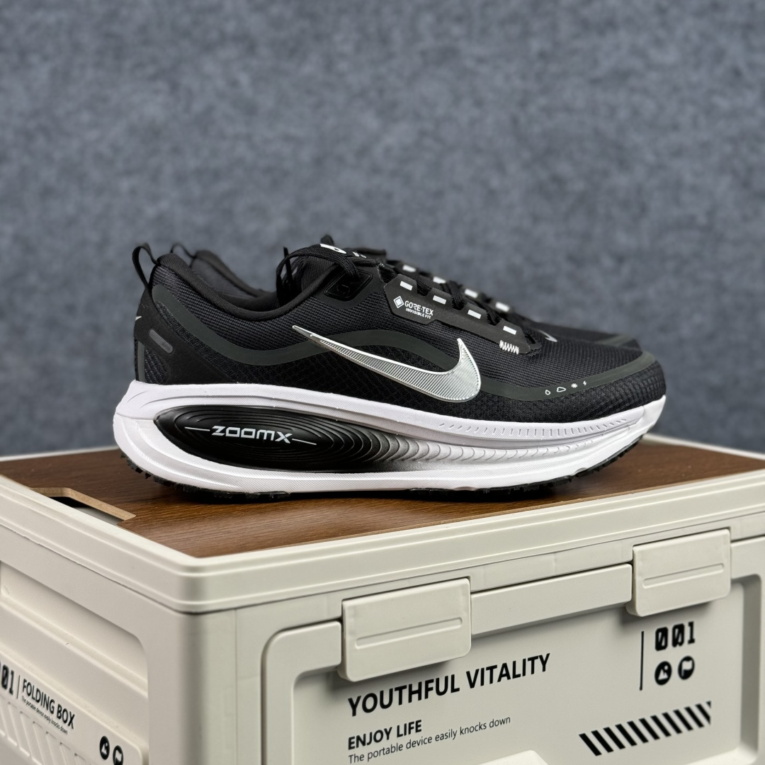 190 J版 Nike Air Zoom Vomero 18 GTX 登月18 缓震休闲跑鞋 HQ7001-002-Chinese UA Cheap High Quatity Brand Clothes Bags handbags Sneakers wholesale wholesaler seller from China Factory suppliers Fashion Clothing Shoes best Quality Beautiful Price 190 J版 Nike Air Zoom Vomero 18 GTX 登月18 缓震休闲跑鞋 HQ7001-002