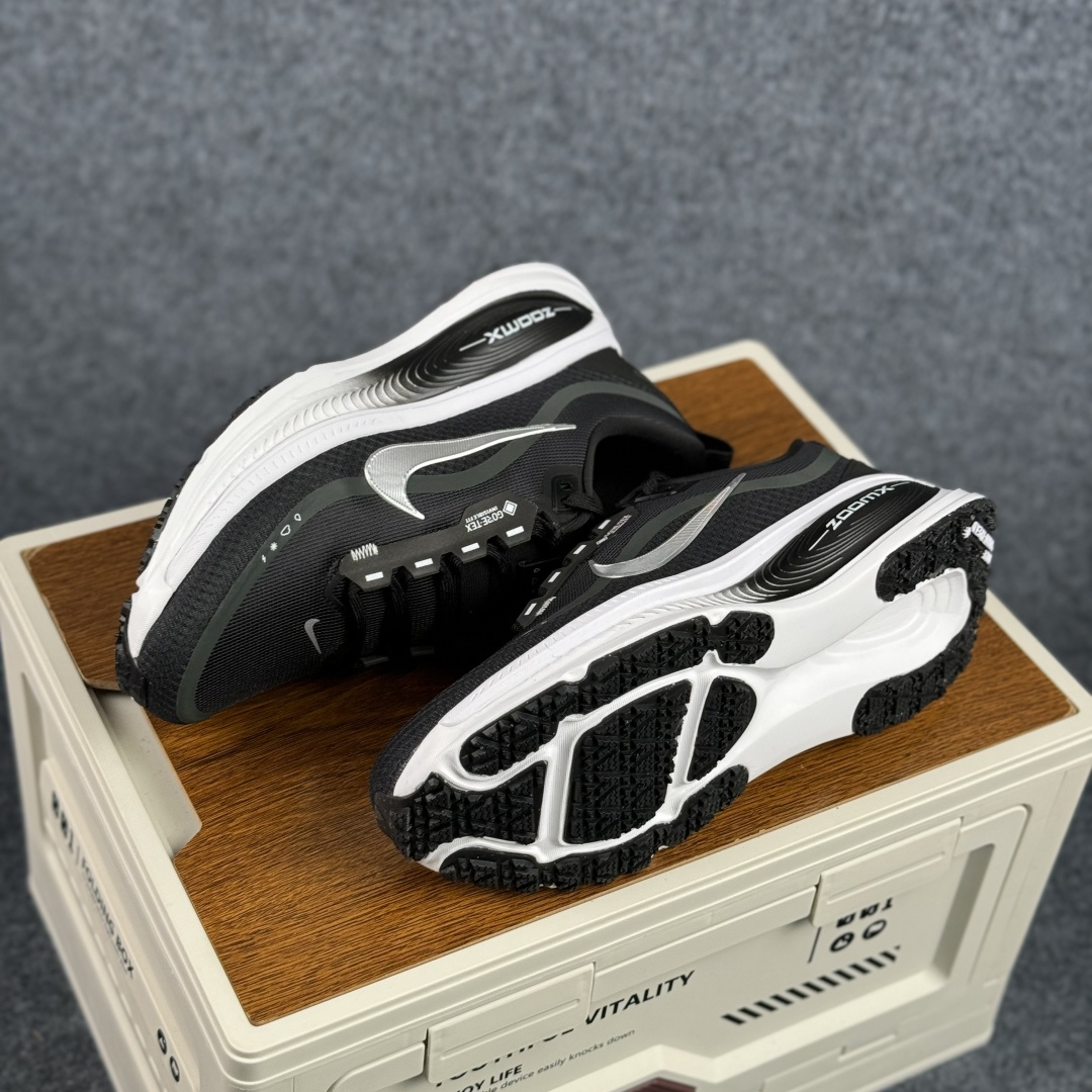 190 J版 Nike Air Zoom Vomero 18 GTX 登月18 缓震休闲跑鞋 HQ7001-002-Chinese UA Cheap High Quatity Brand Clothes Bags handbags Sneakers wholesale wholesaler seller from China Factory suppliers Fashion Clothing Shoes best Quality Beautiful Price 190 J版 Nike Air Zoom Vomero 18 GTX 登月18 缓震休闲跑鞋 HQ7001-002