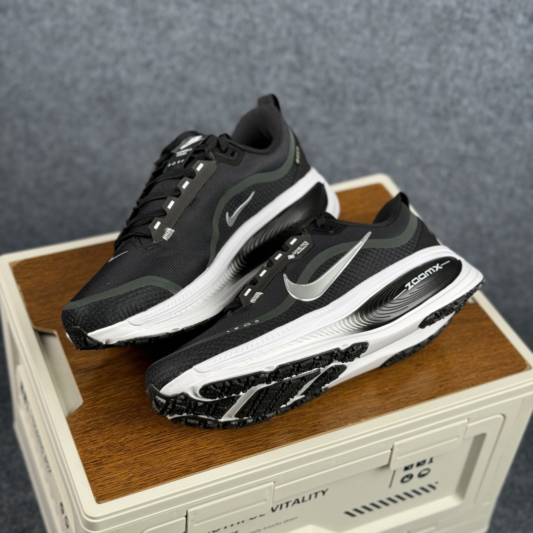 190 J版 Nike Air Zoom Vomero 18 GTX 登月18 缓震休闲跑鞋 HQ7001-002-Chinese UA Cheap High Quatity Brand Clothes Bags handbags Sneakers wholesale wholesaler seller from China Factory suppliers Fashion Clothing Shoes best Quality Beautiful Price 190 J版 Nike Air Zoom Vomero 18 GTX 登月18 缓震休闲跑鞋 HQ7001-002