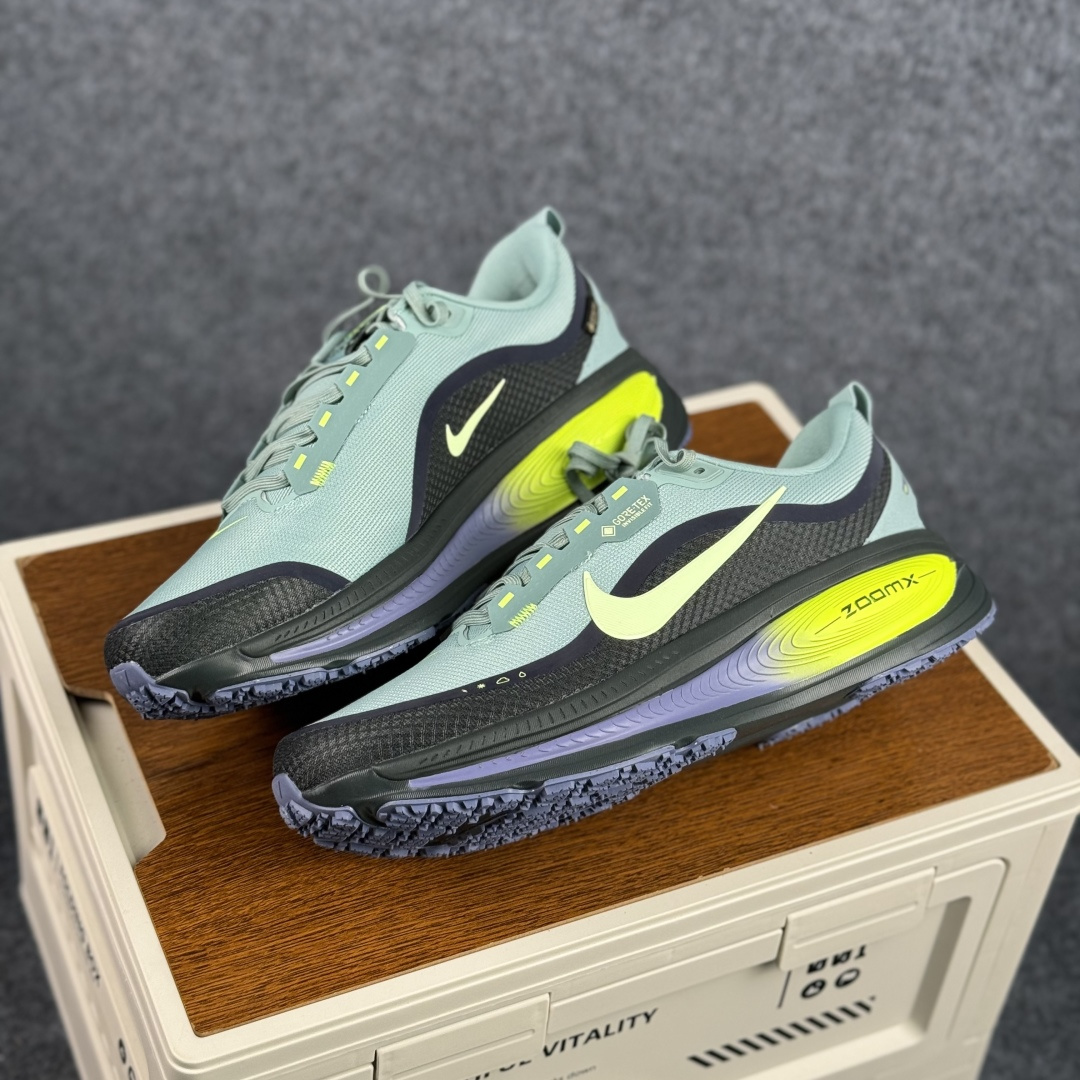 190 J版 Nike Air Zoom Vomero 18 GTX 登月18 缓震休闲跑鞋 HQ7001-300-Chinese UA Cheap High Quatity Brand Clothes Bags handbags Sneakers wholesale wholesaler seller from China Factory suppliers Fashion Clothing Shoes best Quality Beautiful Price 190 J版 Nike Air Zoom Vomero 18 GTX 登月18 缓震休闲跑鞋 HQ7001-300