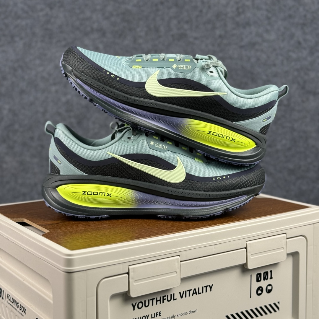 190 J版 Nike Air Zoom Vomero 18 GTX 登月18 缓震休闲跑鞋 HQ7001-300-Chinese UA Cheap High Quatity Brand Clothes Bags handbags Sneakers wholesale wholesaler seller from China Factory suppliers Fashion Clothing Shoes best Quality Beautiful Price 190 J版 Nike Air Zoom Vomero 18 GTX 登月18 缓震休闲跑鞋 HQ7001-300
