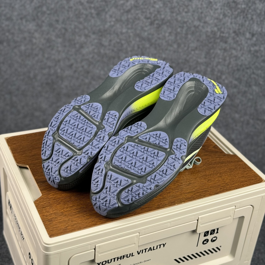 190 J版 Nike Air Zoom Vomero 18 GTX 登月18 缓震休闲跑鞋 HQ7001-300-Chinese UA Cheap High Quatity Brand Clothes Bags handbags Sneakers wholesale wholesaler seller from China Factory suppliers Fashion Clothing Shoes best Quality Beautiful Price 190 J版 Nike Air Zoom Vomero 18 GTX 登月18 缓震休闲跑鞋 HQ7001-300