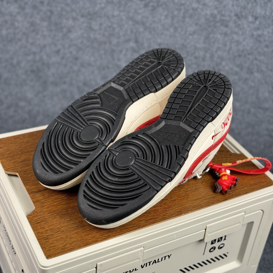 2026马年限定 · Nike Dunk Low 红运登场 ZH2598-806