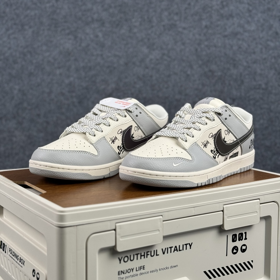 街头涂鸦风 · Nike Dunk Low 联名款 当复古滑板鞋遇上美式涂鸦文化 XS6089-633
