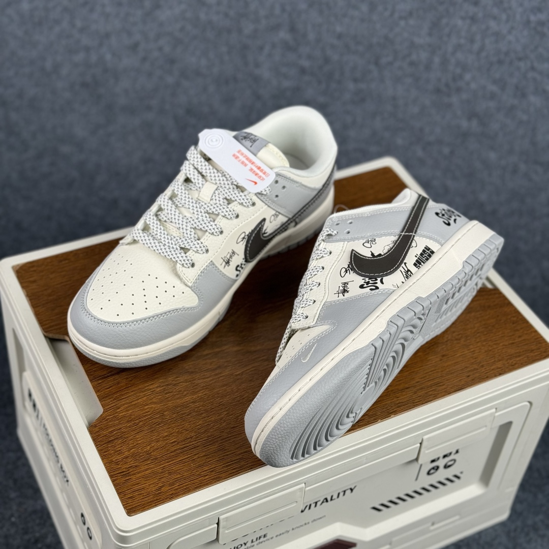 街头涂鸦风 · Nike Dunk Low 联名款 当复古滑板鞋遇上美式涂鸦文化 XS6089-633