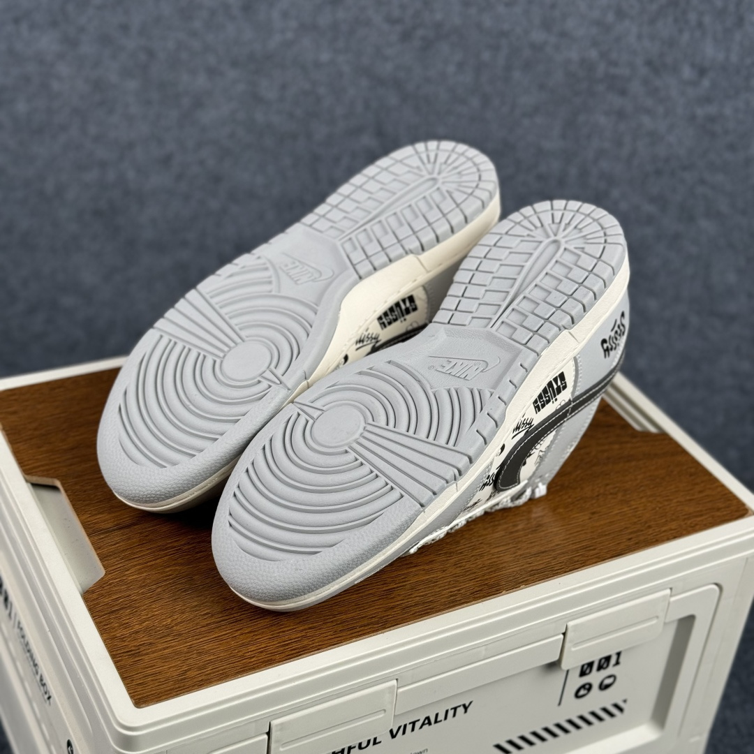 街头涂鸦风 · Nike Dunk Low 联名款 当复古滑板鞋遇上美式涂鸦文化 XS6089-633