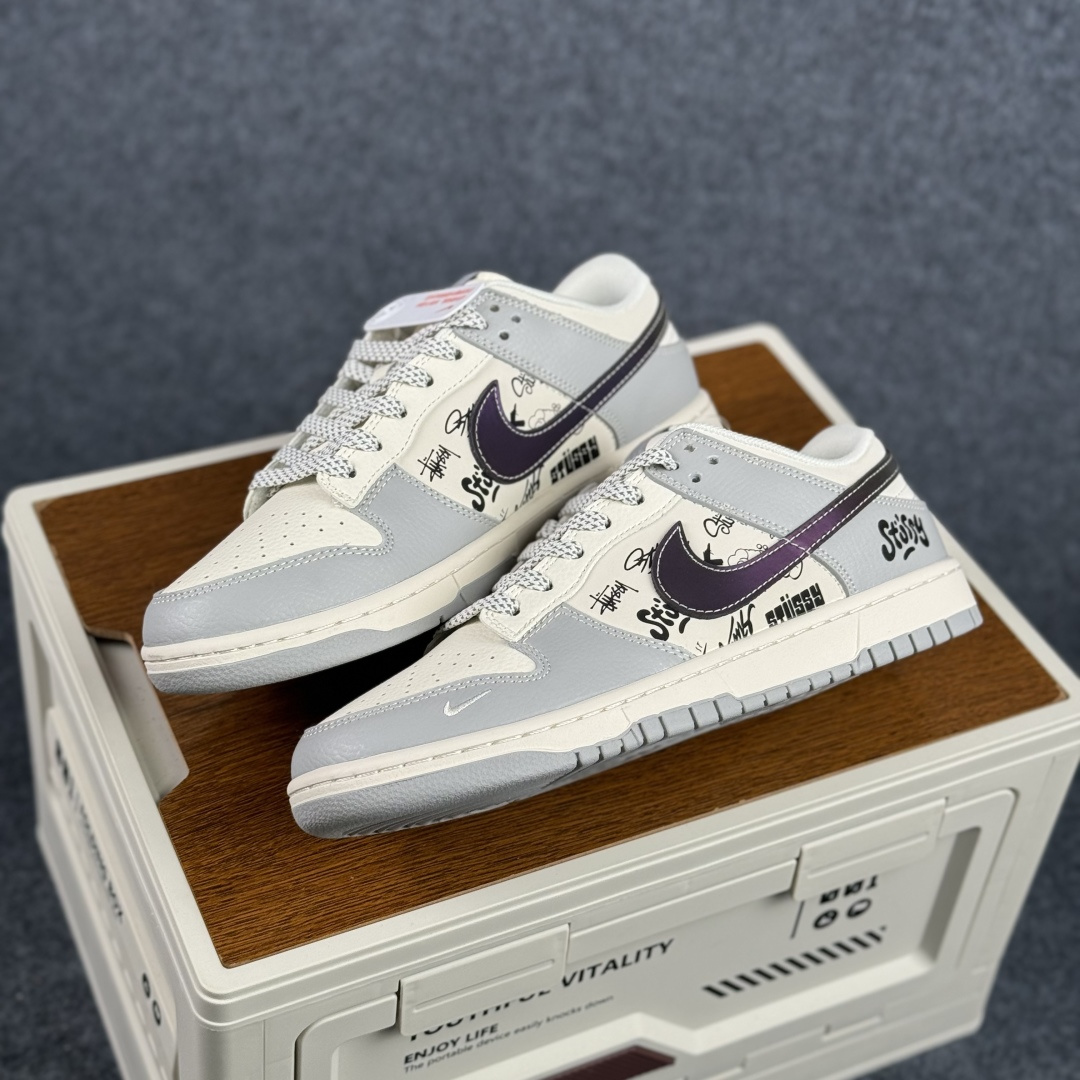 街头涂鸦风 · Nike Dunk Low 联名款 当复古滑板鞋遇上美式涂鸦文化 XS6089-633