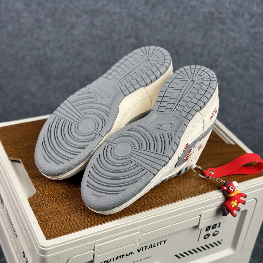 Nike SB Dunk Low RETRO 马年限定 高端定制 低帮休闲板鞋 LX1988-813-Top High Quatity Cheap Sneakers Fashion Clothing Clothes Bags handbags Shoes of all Brand wholesale With The best Quality And Beautiful Price from China Factory Chinese suppliers wholesaler seller Nike SB Dunk Low RETRO 马年限定 高端定制 低帮休闲板鞋 LX1988-813