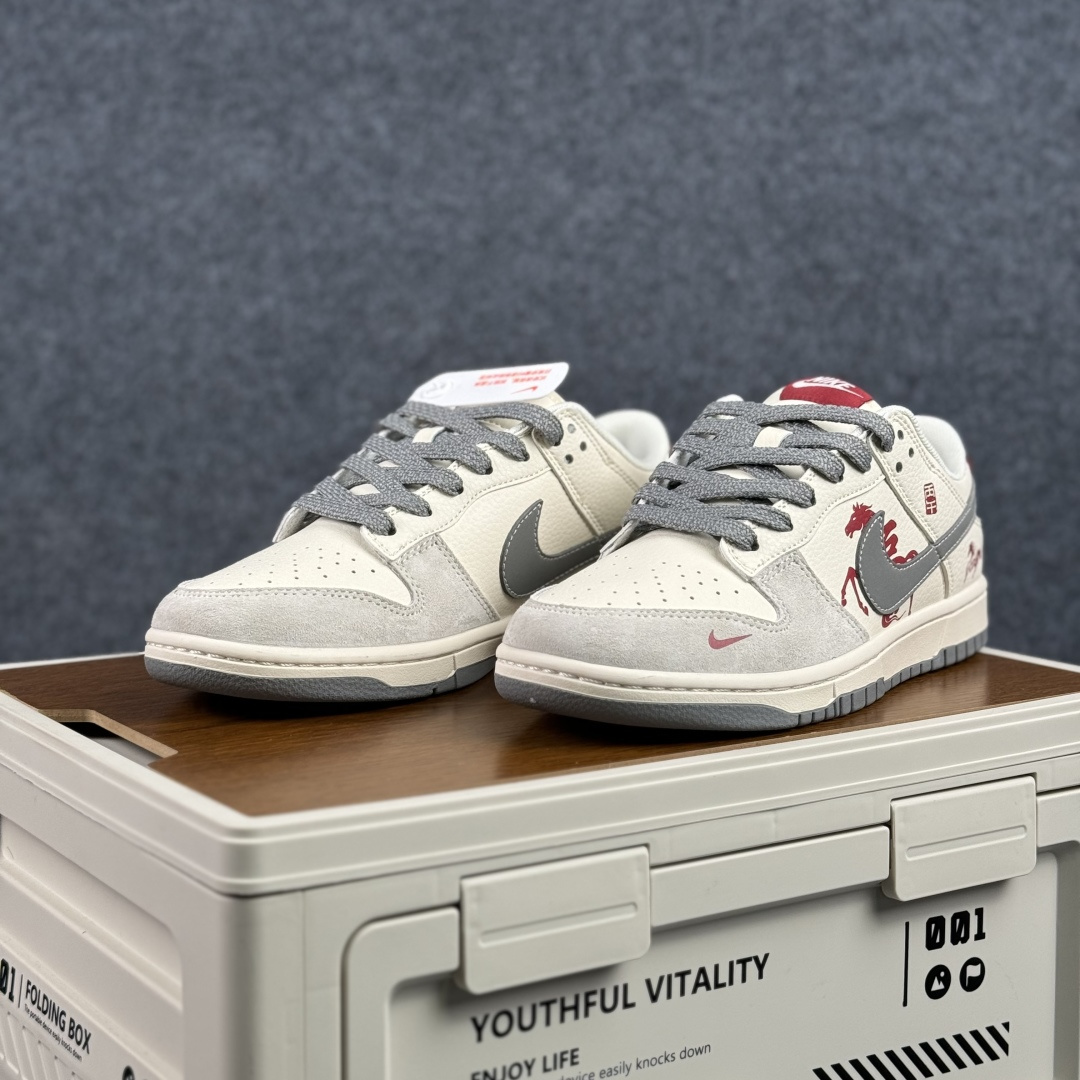 Nike SB Dunk Low RETRO 马年限定 高端定制 低帮休闲板鞋 LX1988-813-Top High Quatity Cheap Sneakers Fashion Clothing Clothes Bags handbags Shoes of all Brand wholesale With The best Quality And Beautiful Price from China Factory Chinese suppliers wholesaler seller Nike SB Dunk Low RETRO 马年限定 高端定制 低帮休闲板鞋 LX1988-813