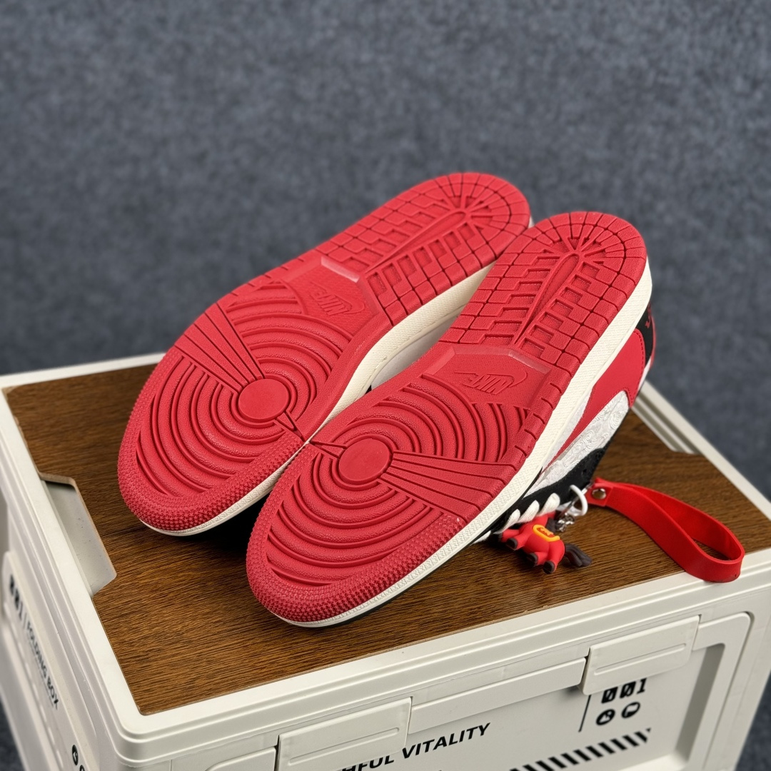 Air Jordan 1 Low AJ1 乔1 马年限定 高端定制 倒钩低帮复古篮球鞋 FF9989-014 Air Jordan 1 Low AJ1 乔1 马年限定 高端定制 倒钩低帮复古篮球鞋 FF9989-014
