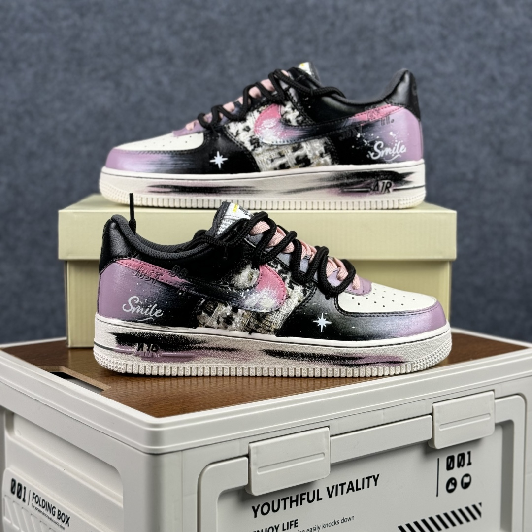 Nike Air Force 1'07 Low ”Midnight Starburst” 手绘涂鸦 暗夜星芒 空军一号低帮休闲板鞋 FJ7740-170-Top High Quatity Cheap Sneakers Fashion Clothing Clothes Bags handbags Shoes of all Brand wholesale With The best Quality And Beautiful Price from China Factory Chinese suppliers wholesaler seller Nike Air Force 1'07 Low ”Midnight Starburst” 手绘涂鸦 暗夜星芒 空军一号低帮休闲板鞋 FJ7740-170