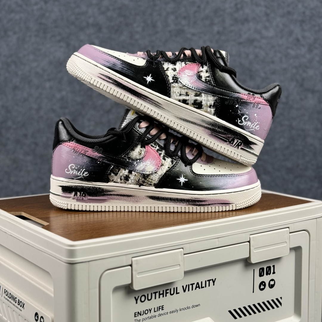 Nike Air Force 1'07 Low ”Midnight Starburst” 手绘涂鸦 暗夜星芒 空军一号低帮休闲板鞋 FJ7740-170-Top High Quatity Cheap Sneakers Fashion Clothing Clothes Bags handbags Shoes of all Brand wholesale With The best Quality And Beautiful Price from China Factory Chinese suppliers wholesaler seller Nike Air Force 1'07 Low ”Midnight Starburst” 手绘涂鸦 暗夜星芒 空军一号低帮休闲板鞋 FJ7740-170