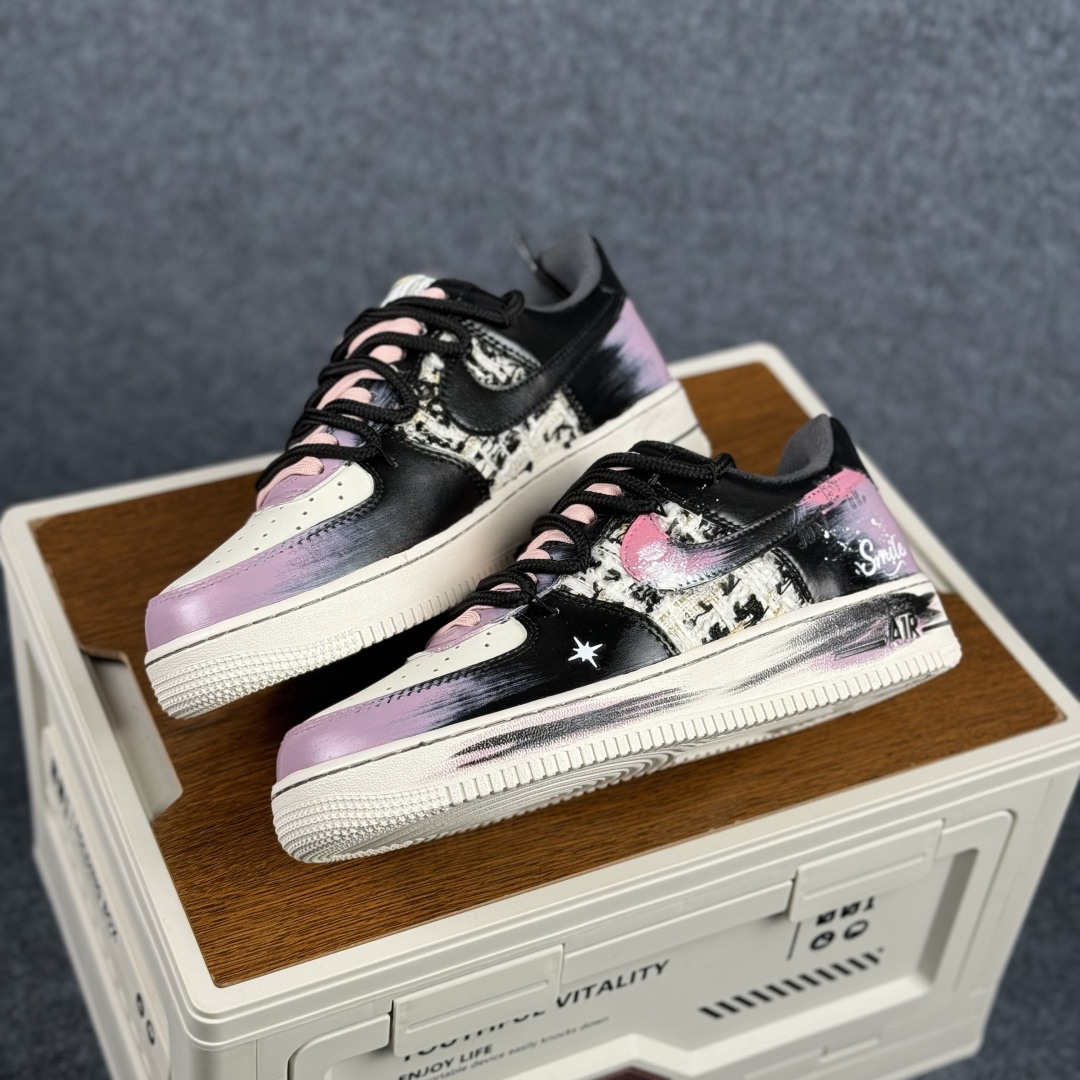 Nike Air Force 1'07 Low ”Midnight Starburst” 手绘涂鸦 暗夜星芒 空军一号低帮休闲板鞋 FJ7740-170-Top High Quatity Cheap Sneakers Fashion Clothing Clothes Bags handbags Shoes of all Brand wholesale With The best Quality And Beautiful Price from China Factory Chinese suppliers wholesaler seller Nike Air Force 1'07 Low ”Midnight Starburst” 手绘涂鸦 暗夜星芒 空军一号低帮休闲板鞋 FJ7740-170