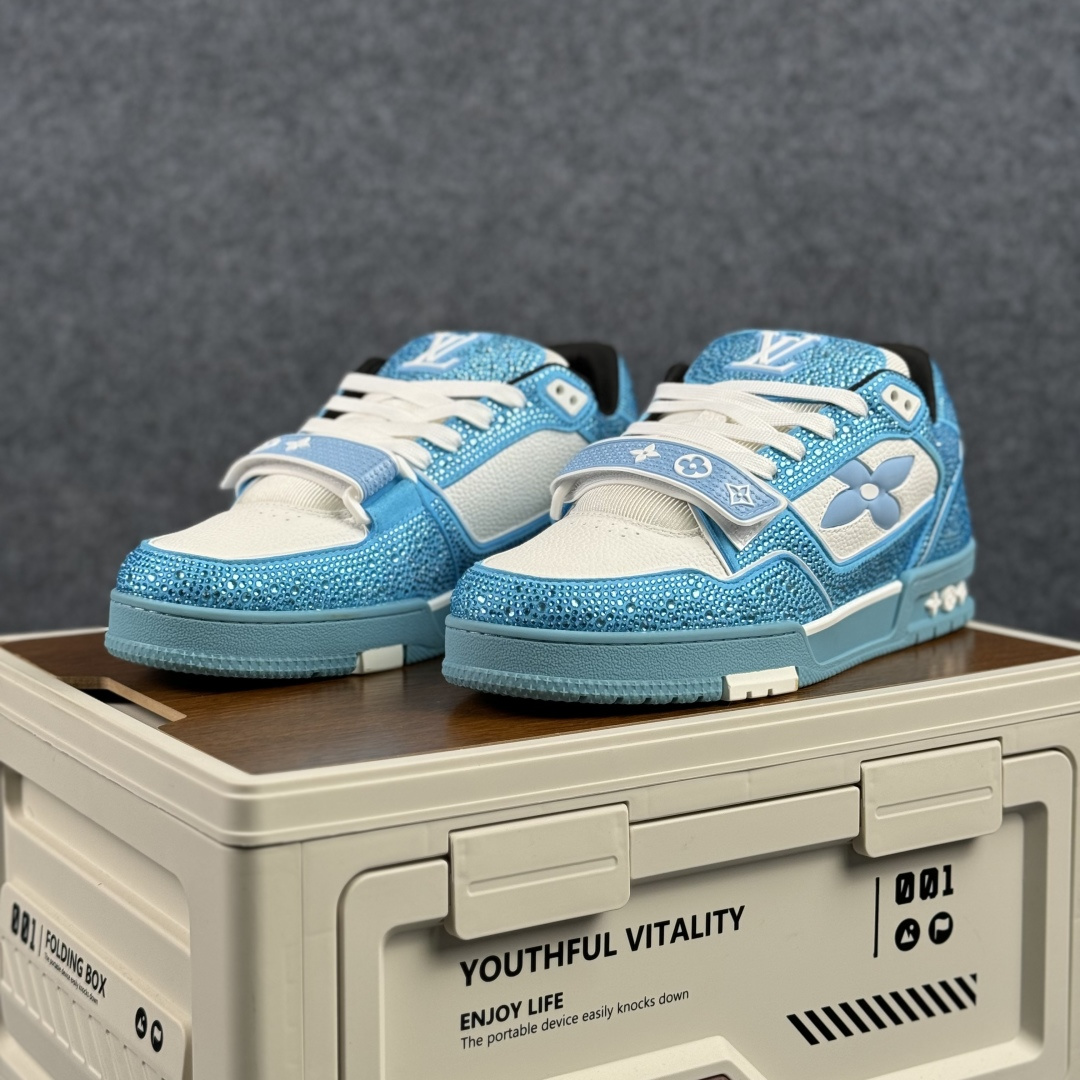 550 LOUIS VUITTON 路易威登 四叶草水晶钻系列 LV Trainer 板鞋-Chinese UA Cheap High Quatity Brand Clothes Bags handbags Sneakers wholesale wholesaler seller from China Factory suppliers Fashion Clothing Shoes best Quality Beautiful Price 550 LOUIS VUITTON 路易威登 四叶草水晶钻系列 LV Trainer 板鞋