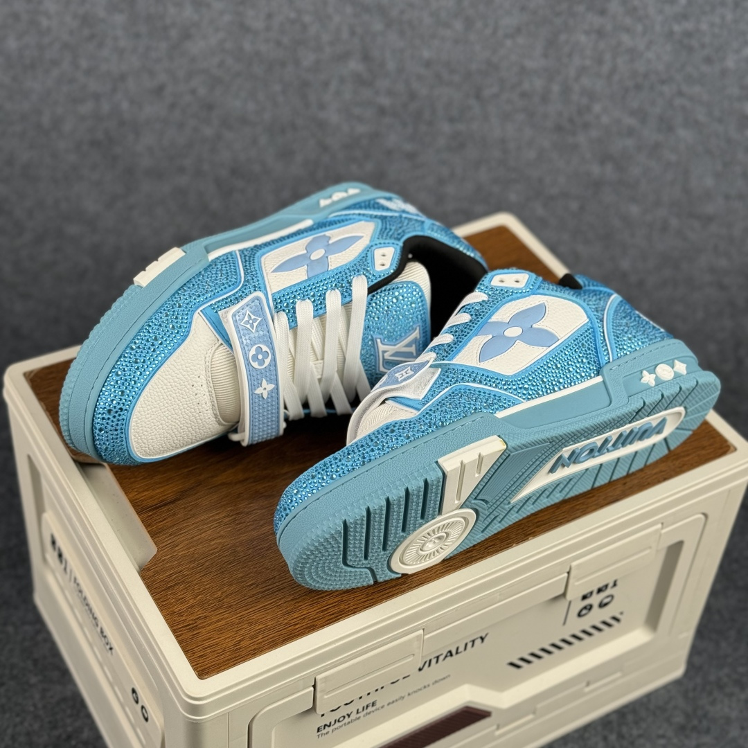 550 LOUIS VUITTON 路易威登 四叶草水晶钻系列 LV Trainer 板鞋-Chinese UA Cheap High Quatity Brand Clothes Bags handbags Sneakers wholesale wholesaler seller from China Factory suppliers Fashion Clothing Shoes best Quality Beautiful Price 550 LOUIS VUITTON 路易威登 四叶草水晶钻系列 LV Trainer 板鞋