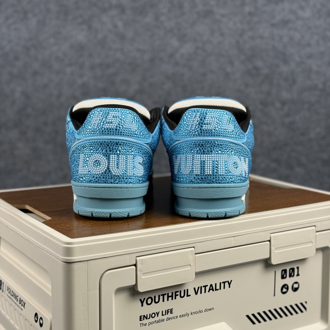 550 LOUIS VUITTON 路易威登 四叶草水晶钻系列 LV Trainer 板鞋-Chinese UA Cheap High Quatity Brand Clothes Bags handbags Sneakers wholesale wholesaler seller from China Factory suppliers Fashion Clothing Shoes best Quality Beautiful Price 550 LOUIS VUITTON 路易威登 四叶草水晶钻系列 LV Trainer 板鞋