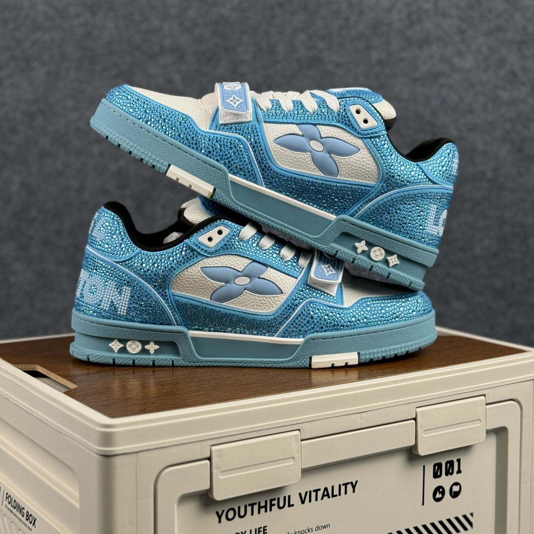 550 LOUIS VUITTON 路易威登 四叶草水晶钻系列 LV Trainer 板鞋-Chinese UA Cheap High Quatity Brand Clothes Bags handbags Sneakers wholesale wholesaler seller from China Factory suppliers Fashion Clothing Shoes best Quality Beautiful Price 550 LOUIS VUITTON 路易威登 四叶草水晶钻系列 LV Trainer 板鞋