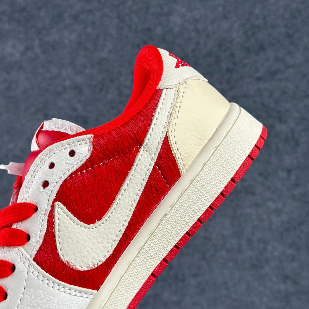 Travis Scott x Fragment Design x Air Jordan 1 Low SP AJ1 乔1马年限定联名 白红马毛 低帮文化休闲板鞋 XS2025-090-Top High Quatity Cheap Sneakers Fashion Clothing Clothes Bags handbags Shoes of all Brand wholesale With The best Quality And Beautiful Price from China Factory Chinese suppliers wholesaler seller Travis Scott x Fragment Design x Air Jordan 1 Low SP AJ1 乔1马年限定联名 白红马毛 低帮文化休闲板鞋 XS2025-090