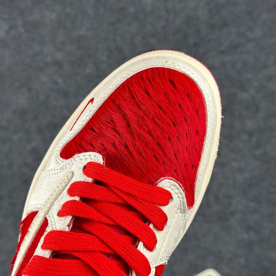Travis Scott x Fragment Design x Air Jordan 1 Low SP AJ1 乔1马年限定联名 白红马毛 低帮文化休闲板鞋 XS2025-090-Top High Quatity Cheap Sneakers Fashion Clothing Clothes Bags handbags Shoes of all Brand wholesale With The best Quality And Beautiful Price from China Factory Chinese suppliers wholesaler seller Travis Scott x Fragment Design x Air Jordan 1 Low SP AJ1 乔1马年限定联名 白红马毛 低帮文化休闲板鞋 XS2025-090