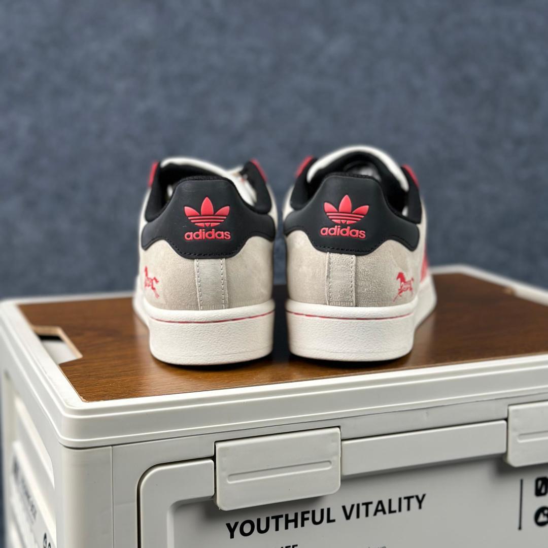 240 adidas Super2026 丙午马年限定款 码 SD6831 采用浅灰麂皮 红色皮革-Chinese UA Cheap High Quatity Brand Clothes Bags handbags Sneakers wholesale wholesaler seller from China Factory suppliers Fashion Clothing Shoes best Quality Beautiful Price 240 adidas Super2026 丙午马年限定款 码 SD6831 采用浅灰麂皮 红色皮革