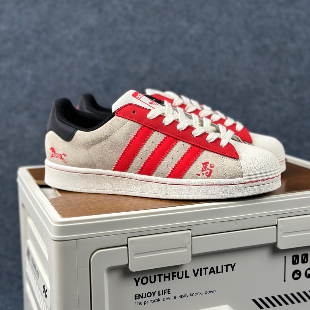 240 adidas Super2026 丙午马年限定款 码 SD6831 采用浅灰麂皮 红色皮革-Chinese UA Cheap High Quatity Brand Clothes Bags handbags Sneakers wholesale wholesaler seller from China Factory suppliers Fashion Clothing Shoes best Quality Beautiful Price 240 adidas Super2026 丙午马年限定款 码 SD6831 采用浅灰麂皮 红色皮革