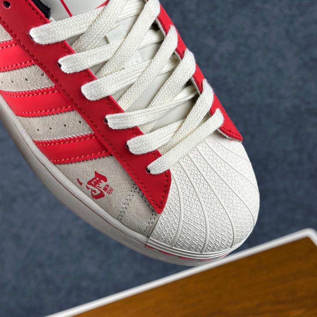 240 adidas Super2026 丙午马年限定款 码 SD6831 采用浅灰麂皮 红色皮革-Chinese UA Cheap High Quatity Brand Clothes Bags handbags Sneakers wholesale wholesaler seller from China Factory suppliers Fashion Clothing Shoes best Quality Beautiful Price 240 adidas Super2026 丙午马年限定款 码 SD6831 采用浅灰麂皮 红色皮革