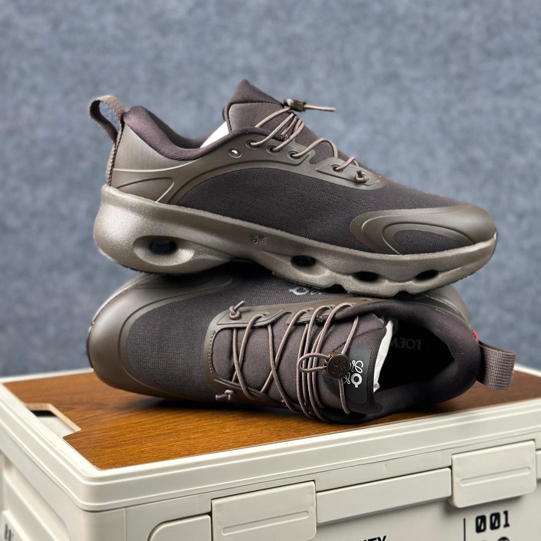 LOEWE罗意威 x ON昂跑 联名款 Cloudsolo系列 棕黑 36-46 3MF3066-Top High Quatity Cheap Sneakers Fashion Clothing Clothes Bags handbags Shoes of all Brand wholesale With The best Quality And Beautiful Price from China Factory Chinese suppliers wholesaler seller LOEWE罗意威 x ON昂跑 联名款 Cloudsolo系列 棕黑 36-46 3MF3066