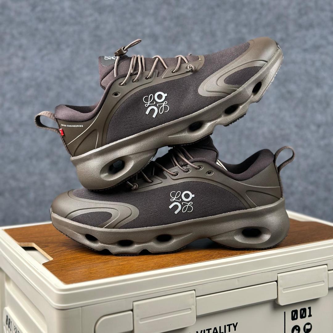 LOEWE罗意威 x ON昂跑 联名款 Cloudsolo系列 棕黑 36-46 3MF3066-Top High Quatity Cheap Sneakers Fashion Clothing Clothes Bags handbags Shoes of all Brand wholesale With The best Quality And Beautiful Price from China Factory Chinese suppliers wholesaler seller LOEWE罗意威 x ON昂跑 联名款 Cloudsolo系列 棕黑 36-46 3MF3066