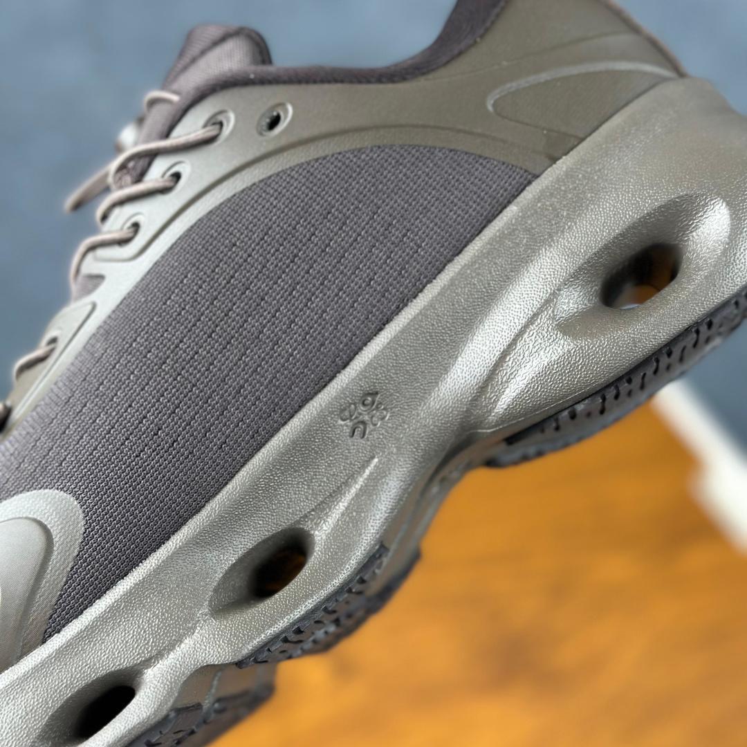LOEWE罗意威 x ON昂跑 联名款 Cloudsolo系列 棕黑 36-46 3MF3066-Top High Quatity Cheap Sneakers Fashion Clothing Clothes Bags handbags Shoes of all Brand wholesale With The best Quality And Beautiful Price from China Factory Chinese suppliers wholesaler seller LOEWE罗意威 x ON昂跑 联名款 Cloudsolo系列 棕黑 36-46 3MF3066