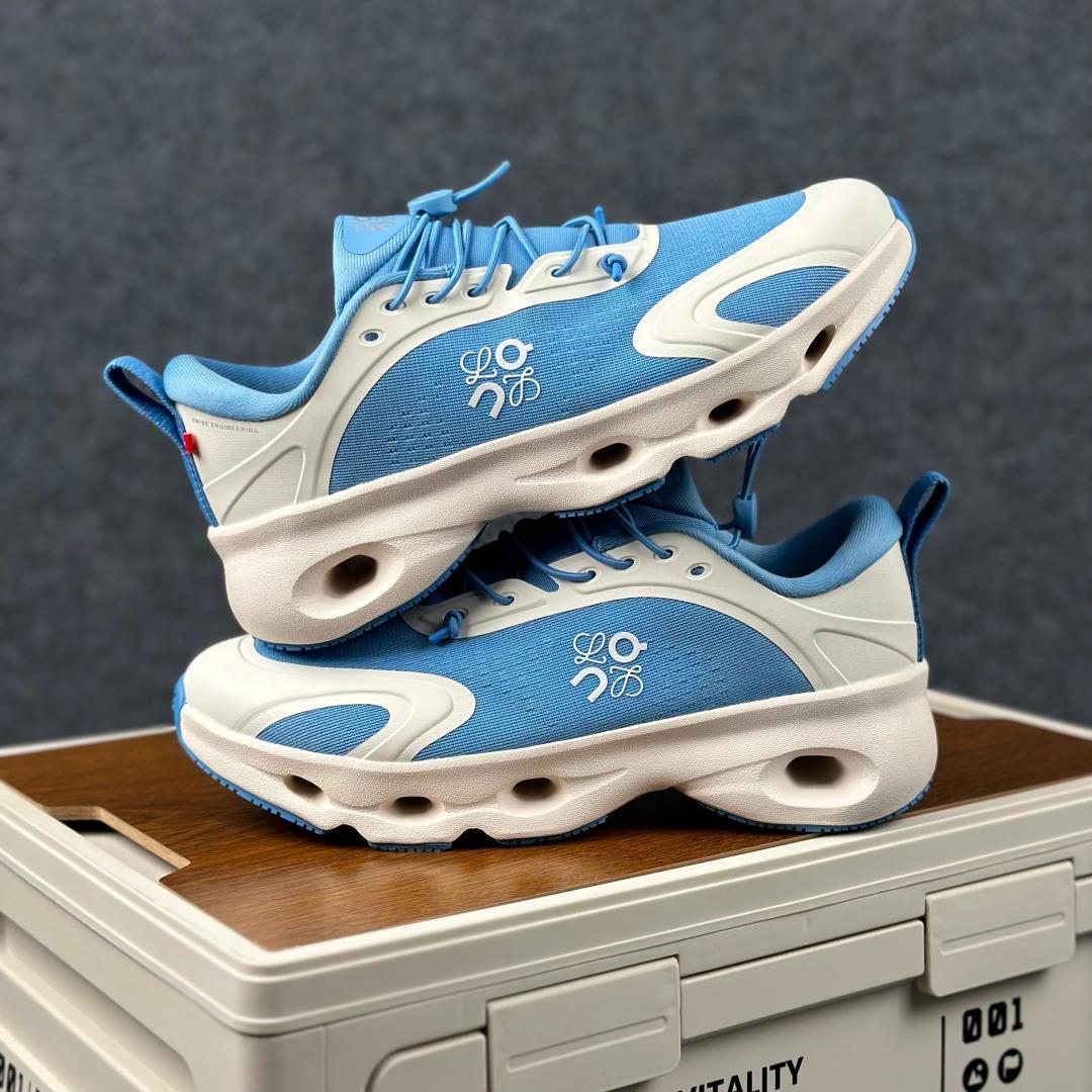 340 LOEWE罗意威 x ON昂跑 联名款 Cloudsolo系列 蓝白36-46 3WF3060-Chinese UA Cheap High Quatity Brand Clothes Bags handbags Sneakers wholesale wholesaler seller from China Factory suppliers Fashion Clothing Shoes best Quality Beautiful Price 340 LOEWE罗意威 x ON昂跑 联名款 Cloudsolo系列 蓝白36-46 3WF3060