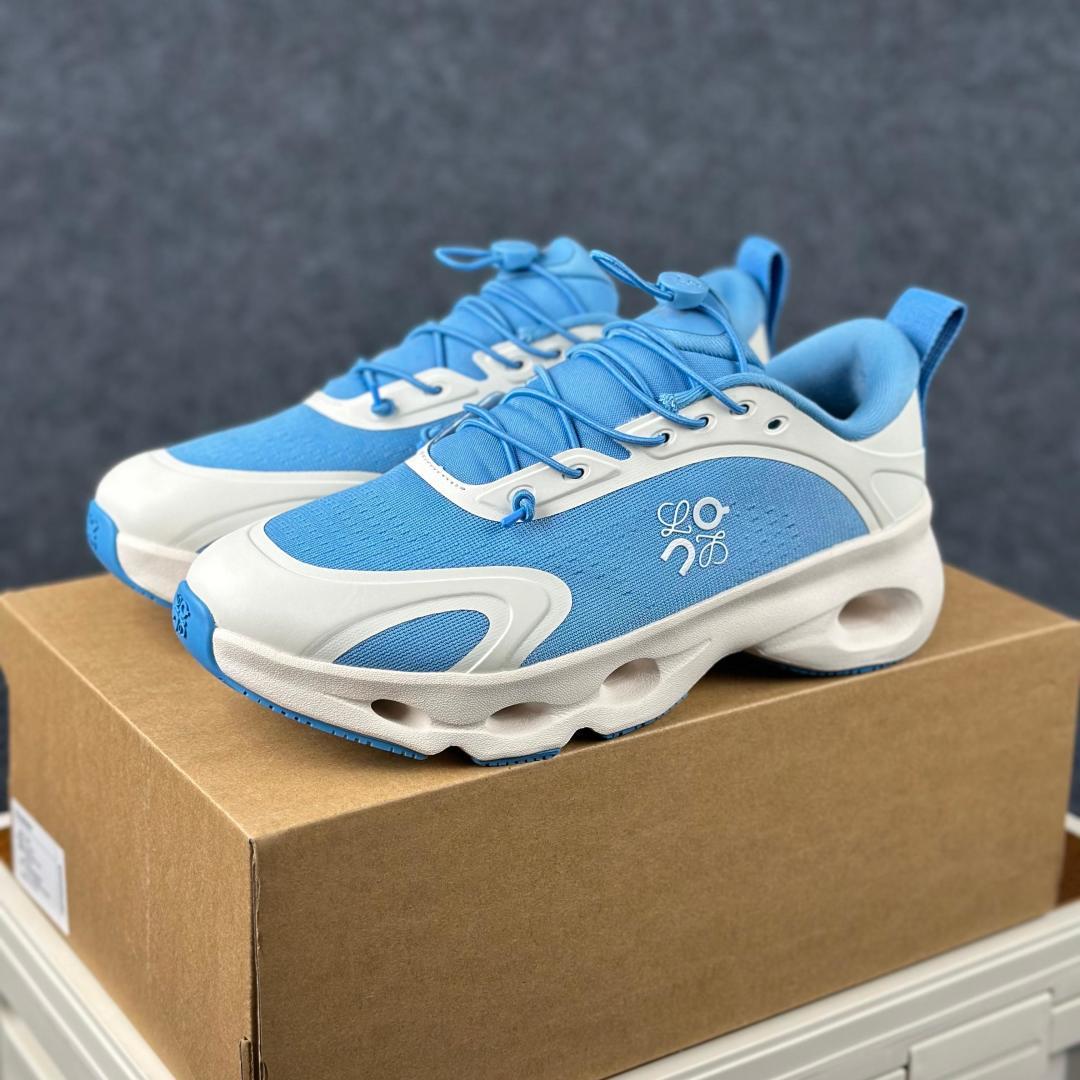 340 LOEWE罗意威 x ON昂跑 联名款 Cloudsolo系列 蓝白36-46 3WF3060-Chinese UA Cheap High Quatity Brand Clothes Bags handbags Sneakers wholesale wholesaler seller from China Factory suppliers Fashion Clothing Shoes best Quality Beautiful Price 340 LOEWE罗意威 x ON昂跑 联名款 Cloudsolo系列 蓝白36-46 3WF3060