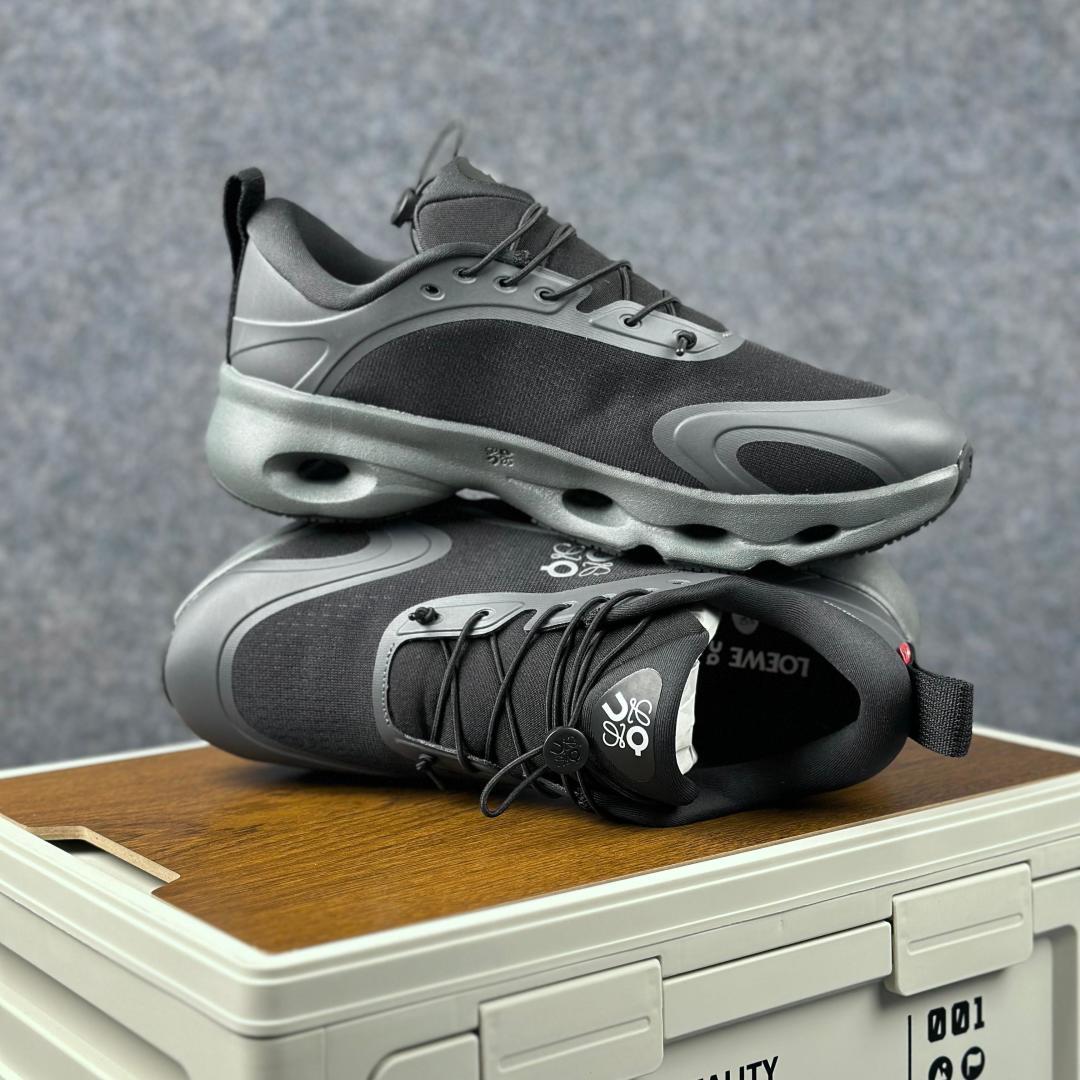 LOEWE罗意威 x ON昂跑 联名款 Cloudsolo系列 黑色 36-46 3MF3066-Top High Quatity Cheap Sneakers Fashion Clothing Clothes Bags handbags Shoes of all Brand wholesale With The best Quality And Beautiful Price from China Factory Chinese suppliers wholesaler seller LOEWE罗意威 x ON昂跑 联名款 Cloudsolo系列 黑色 36-46 3MF3066