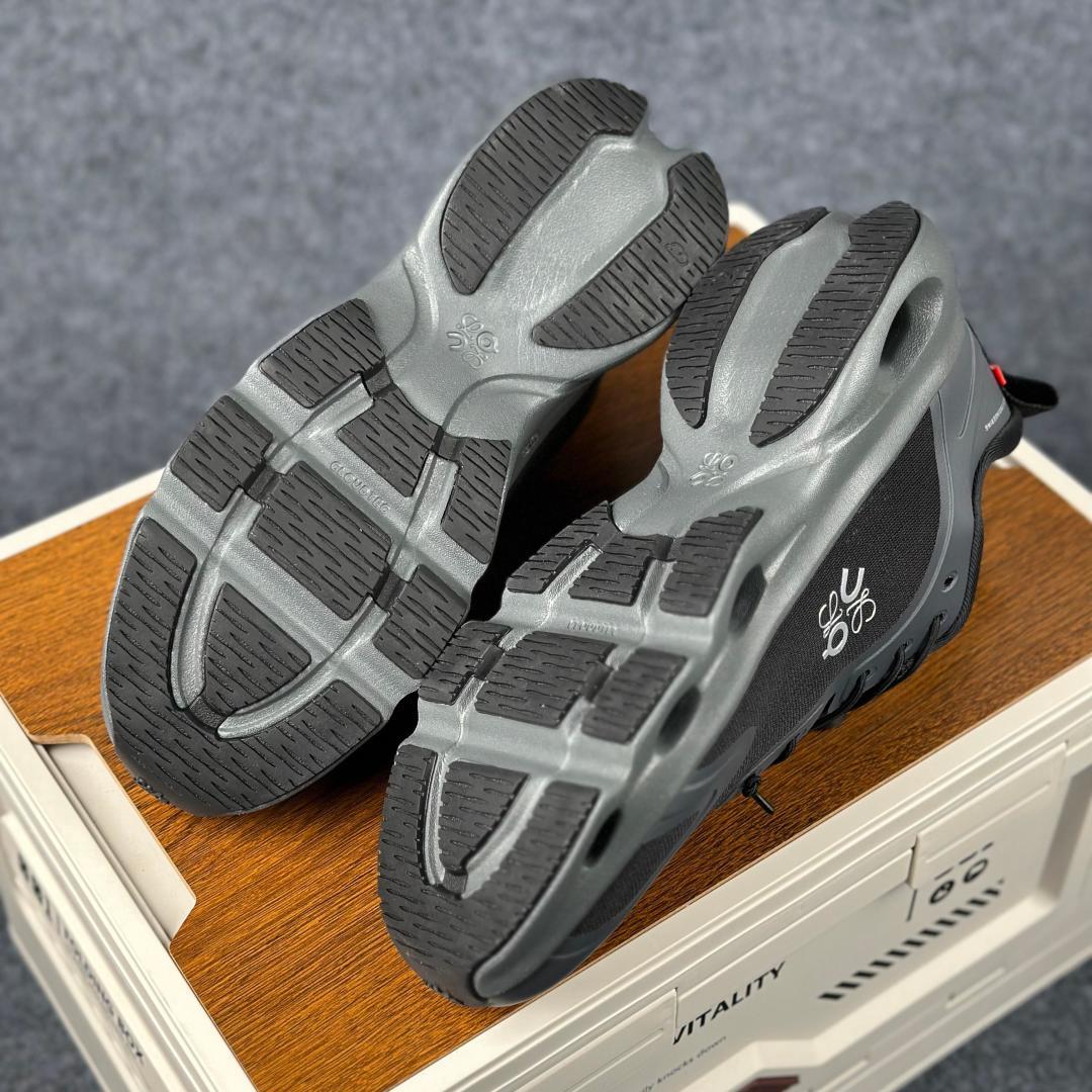 LOEWE罗意威 x ON昂跑 联名款 Cloudsolo系列 黑色 36-46 3MF3066-Top High Quatity Cheap Sneakers Fashion Clothing Clothes Bags handbags Shoes of all Brand wholesale With The best Quality And Beautiful Price from China Factory Chinese suppliers wholesaler seller LOEWE罗意威 x ON昂跑 联名款 Cloudsolo系列 黑色 36-46 3MF3066
